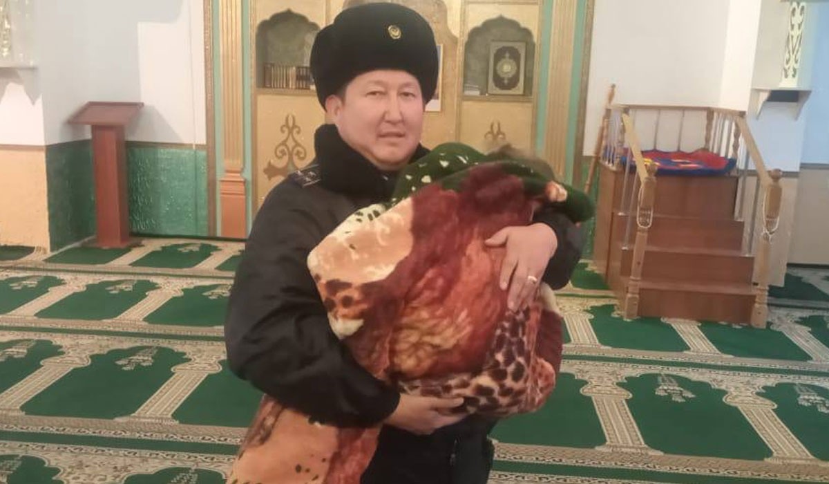 Қызғылт шұлықтағы орысша порно