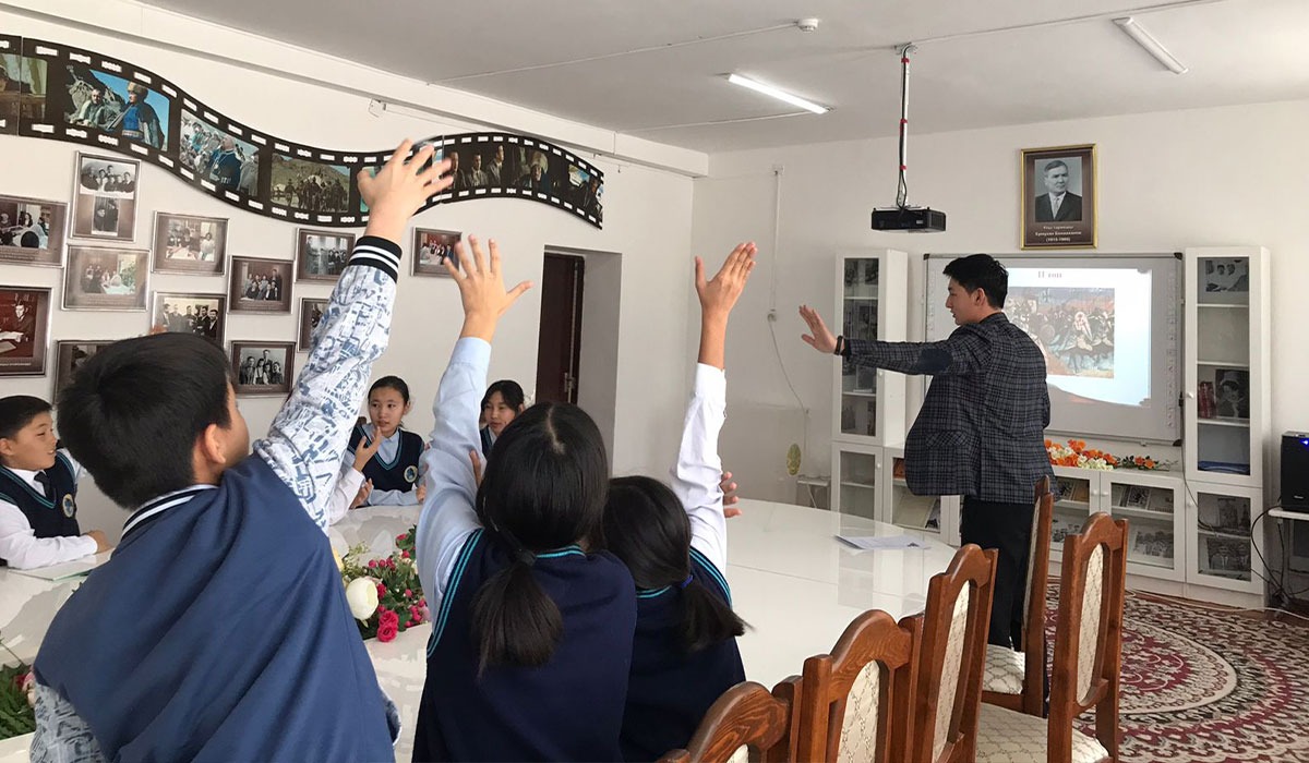 Оның есегін ауыртқан порно видео Армян порно видео онлайн